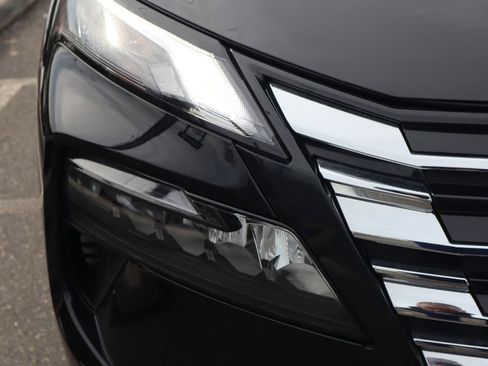 Certified 2025 Nissan Rogue SV AWD/4WD image 12