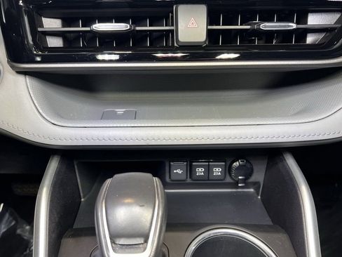 Certified 2021 Toyota Highlander XLE image 33