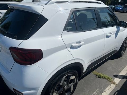 Used 2025 Hyundai Venue SEL FWD image 7