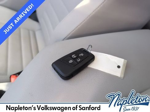 Used 2024 Volkswagen Jetta SE w/ Panoramic Sunroof Package FWD image 23