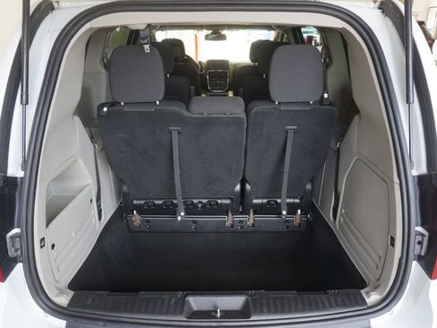 Used 2020 Dodge Grand Caravan SE FWD image 12