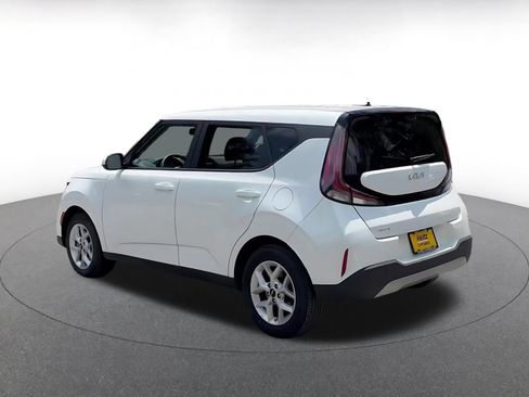 Used 2025 Kia Soul LX w/ LX Technology Package FWD image 10