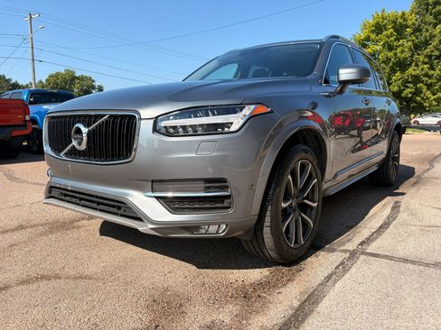 Used 2016 Volvo XC90 T6 Momentum w/ Momentum Plus Package AWD/4WD image 4