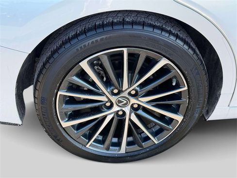 Certified 2024 Lexus ES 350 w/ Premium Package image 9