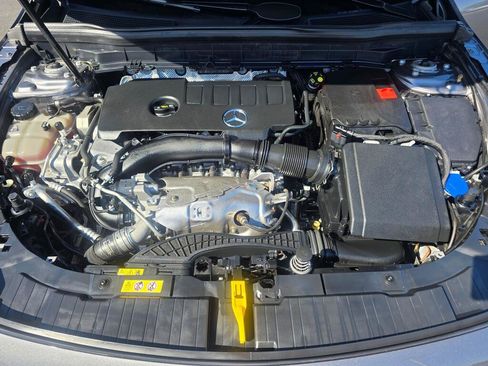 Used 2023 Mercedes-Benz GLB 250 image 10