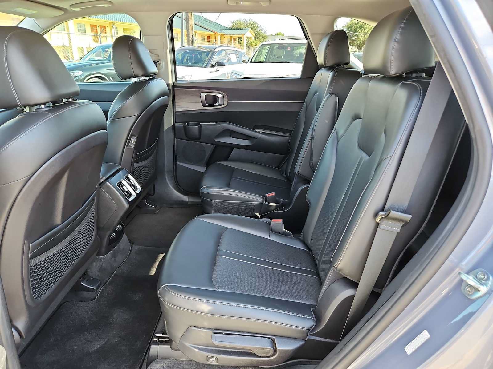 Used 2022 Kia Sorento EX w/ Panoramic Sunroof Package FWD image 15