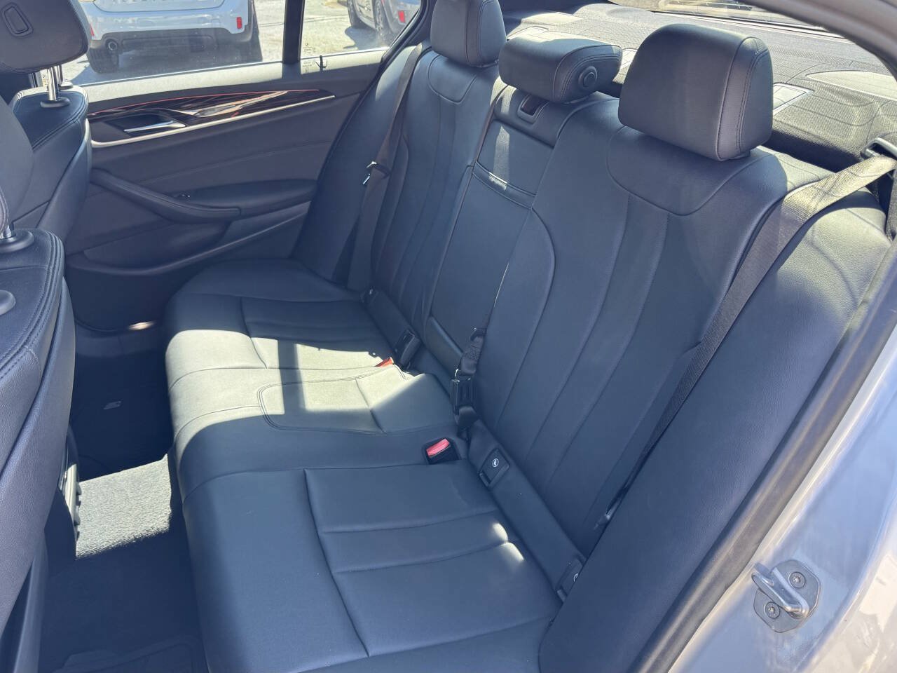 Used 2018 BMW 530i RWD image 11