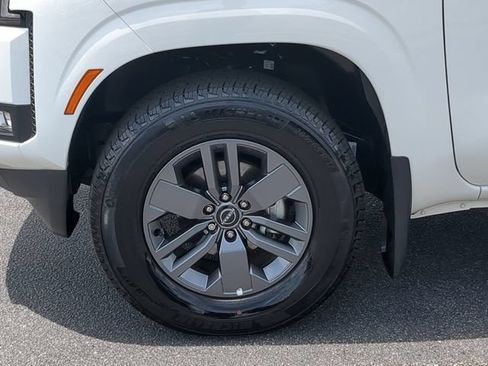 Certified 2025 Nissan Frontier SV w/ SV Convenience Package RWD image 10