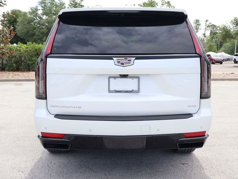 Used 2023 Cadillac Escalade ESV Sport Platinum w/ Heavy-Duty Trailer Package AWD/4WD image 4