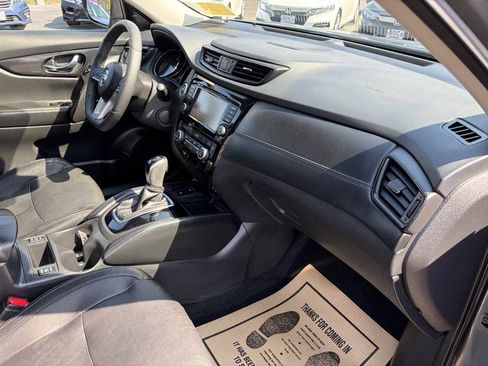 Used 2019 Nissan Rogue SL w/ Premium Package image 34