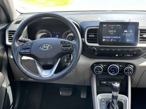 Used 2022 Hyundai Venue SEL FWD image 15