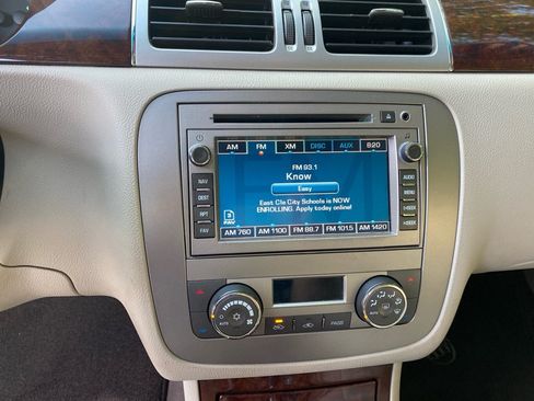 Used 2011 Buick Lucerne Super FWD image 14