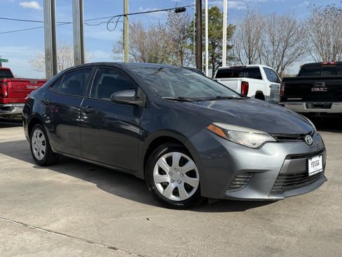 Used 2016 Toyota Corolla LE image 2