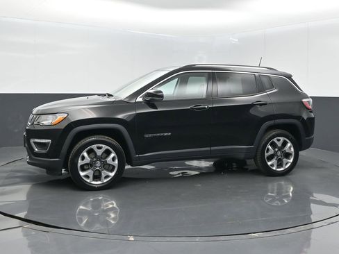 Used 2018 Jeep Compass Limited w/ Navigation Group AWD/4WD image 10