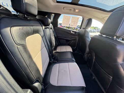 Used 2021 Ford Escape Titanium w/ Titanium Elite Package AWD/4WD image 15