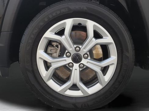 Used 2025 Jeep Compass Latitude AWD/4WD image 25