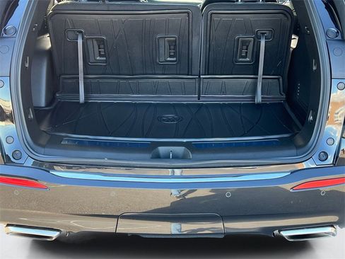 Used 2024 Buick Enclave Essence w/ Sport Touring Edition image 4