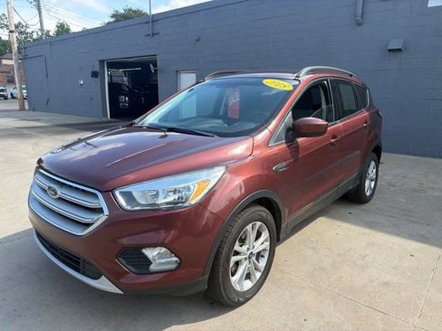 Used 2018 Ford Escape SE w/ SE Sync 3 Package FWD image 3