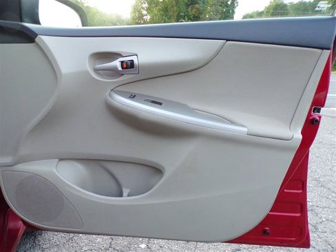 Used 2013 Toyota Corolla LE FWD image 20