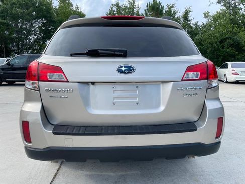 Used 2014 Subaru Outback 3.6R Limited w/ Moonroof Package AWD/4WD image 6