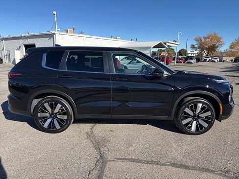 New 2025 Mitsubishi Outlander SE image 9