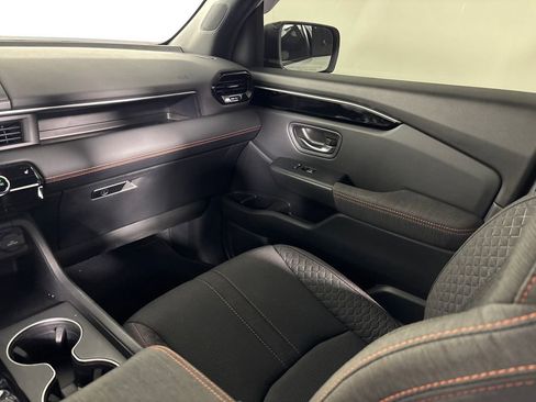 Used 2025 Honda Pilot Sport image 31