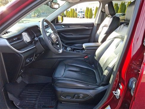 Used 2023 Jeep Grand Cherokee Limited image 14