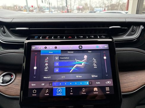 Used 2022 Jeep Grand Cherokee Summit w/ Luxury Tech Group V image 34