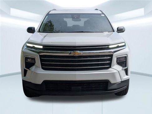 Used 2025 Chevrolet Traverse LT FWD image 10