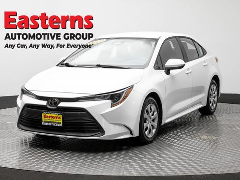 Used 2023 Toyota Corolla LE FWD image 1