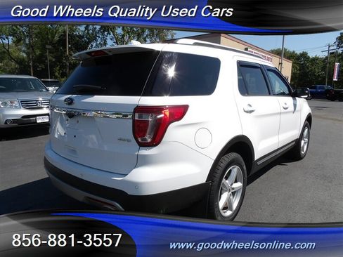 Used 2017 Ford Explorer XLT image 5