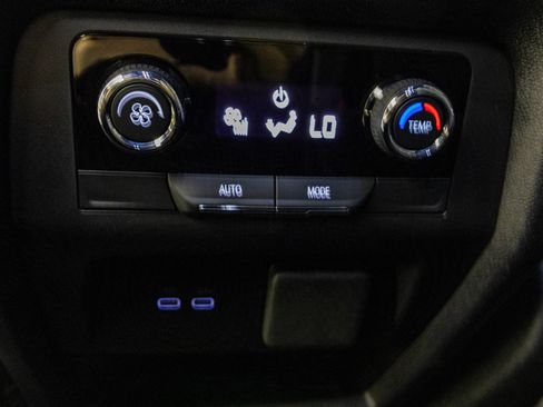 Used 2024 Chevrolet Traverse Z71 AWD/4WD image 37
