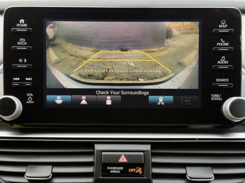 Used 2018 Honda Accord Touring image 45