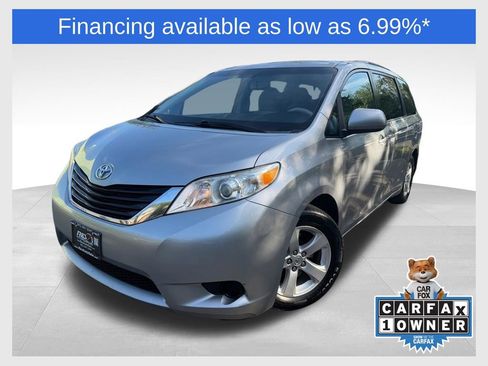 Used 2013 Toyota Sienna LE FWD image 1