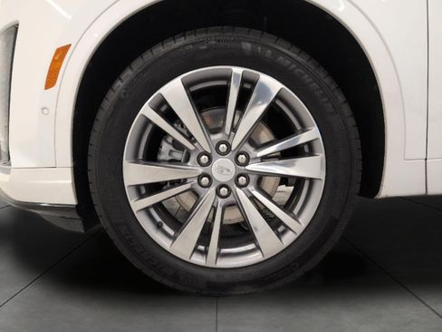 Used 2025 Cadillac XT6 Premium Luxury w/ Technology Package AWD/4WD image 3