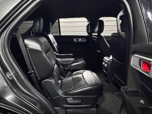 Used 2020 Ford Explorer Limited image 16