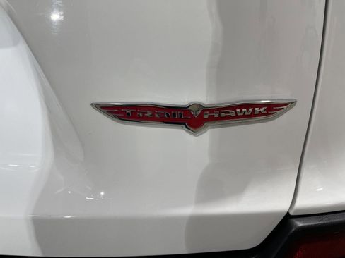 Used 2022 Jeep Cherokee Trailhawk w/ Technology Group image 10