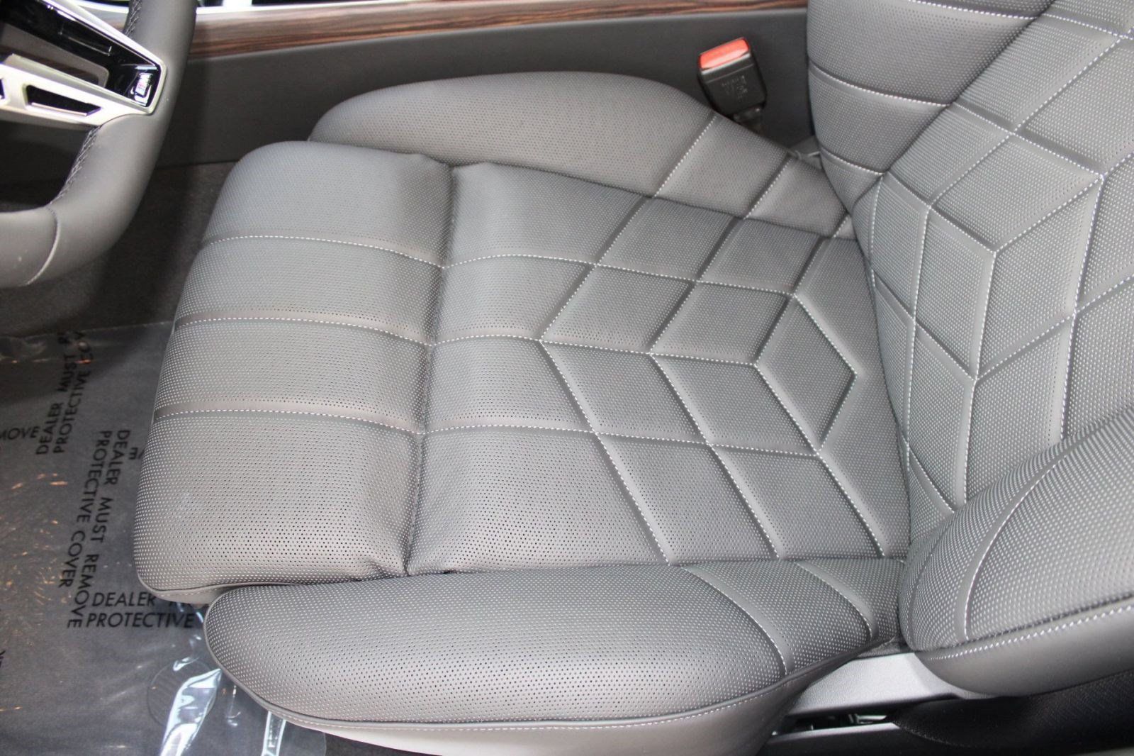 Used 2026 BMW 750e xDrive AWD/4WD image 14
