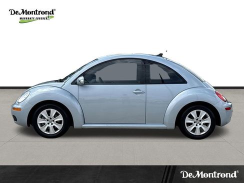 Used 2010 Volkswagen Beetle Coupe image 6