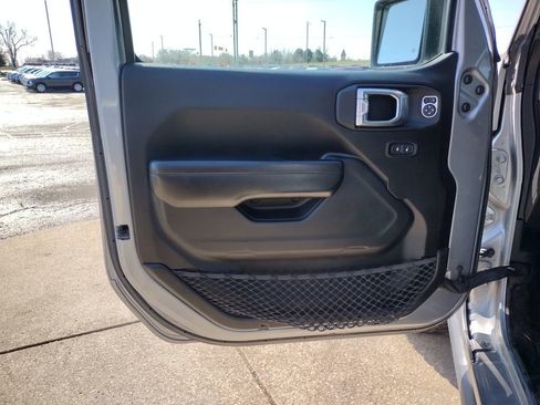Used 2021 Jeep Gladiator Sport AWD/4WD image 28