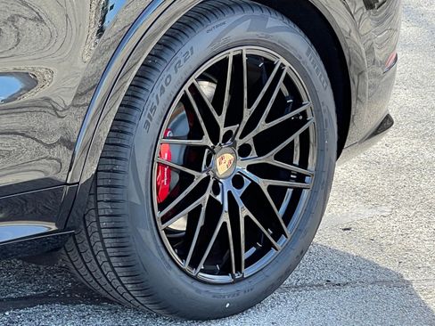 New 2026 Porsche Cayenne GTS image 13