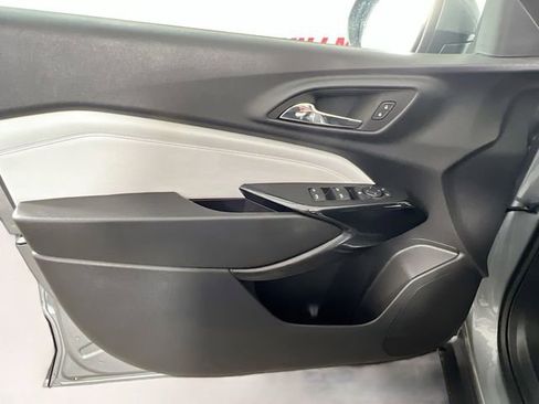 Used 2025 Chevrolet Trax LT image 28