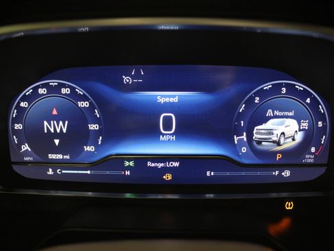 Used 2024 Chevrolet Suburban Z71 w/ Luxury Package image 14