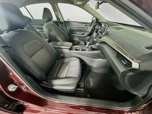 Used 2025 Nissan Altima 2.5 SV FWD image 29