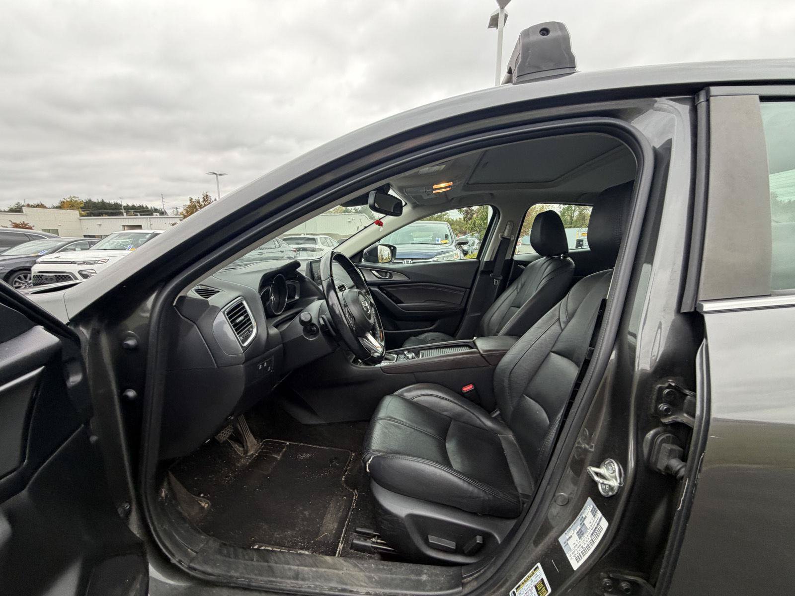 Used 2018 MAZDA MAZDA3 Grand Touring w/ Premium Equipment Package FWD image 2