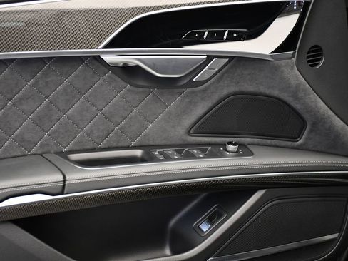 Used 2025 Audi S8 image 30