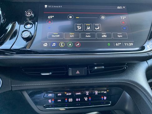 Used 2023 Buick Envision Avenir image 25