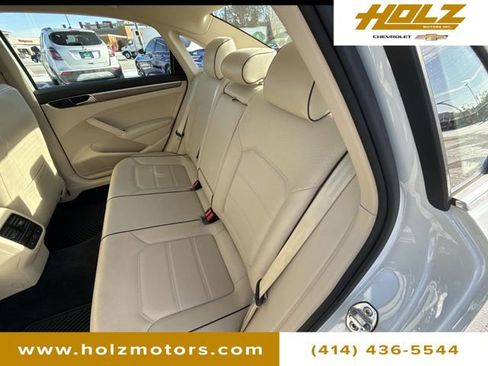 Used 2018 Volkswagen Passat 2.0T SE image 25