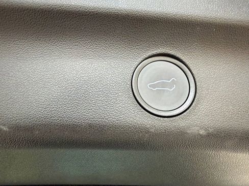 Used 2022 Tesla Model Y Long Range image 7