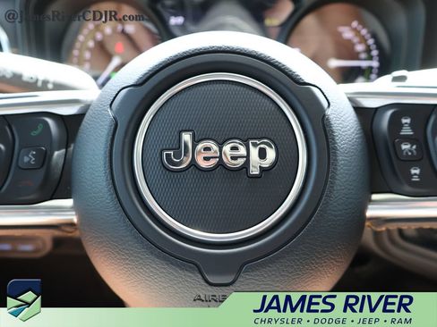 Used 2024 Jeep Wrangler Unlimited Sahara w/ Technology Group AWD/4WD image 25